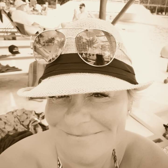 Meet your Posher, Diana - Picture 1 of 1